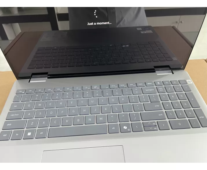 Dell Inspiron 5640 (Cũ đẹp 99%), CPU: Core 7 150U, RAM: RAM 16 GB, Ổ cứng: SSD 1TB, Độ phân giải: Full HD+, Card đồ họa: Intel Graphic, Loại màn hình: Laptop Touch, Hệ điều hành: Windows 11, Màu sắc: Ice Blue, Tình trạng: Đẹp 99% - hình số , 3 image
