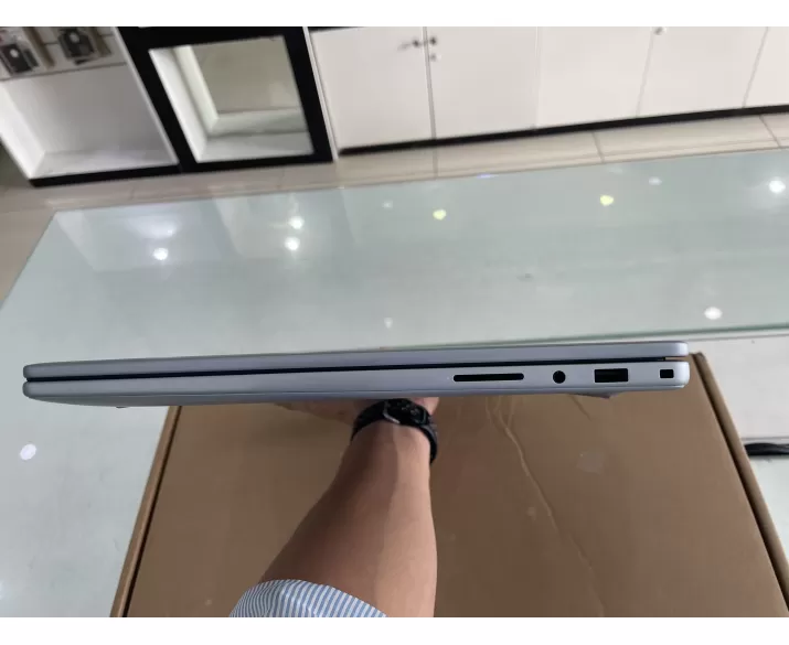 Dell Inspiron 5640 (Cũ đẹp 99%), CPU: Core 7 150U, RAM: RAM 16 GB, Ổ cứng: SSD 1TB, Độ phân giải: Full HD+, Card đồ họa: Intel Graphic, Loại màn hình: Laptop Touch, Hệ điều hành: Windows 11, Màu sắc: Ice Blue, Tình trạng: Đẹp 99% - hình số , 9 image