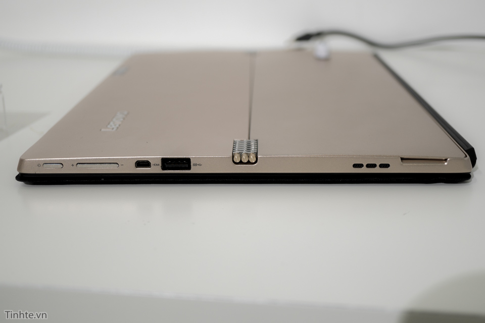 Lenovo Ideapad MIIX 700 2-in-1 Core M7-6Y75 RAM 8GB SSD 256GB 12 inch QHD Windows 10 ( có bàn phím )