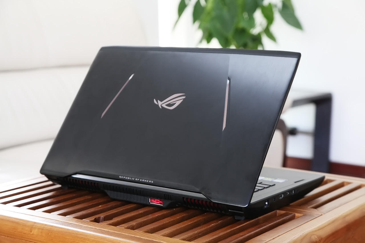 Asus ROG GL702VI-MH72 Core i7 7700HQ 16GB 1TB HDD + 256GB SSD 17.3 inch NVIDIA® GTX 1080 - Windows 10