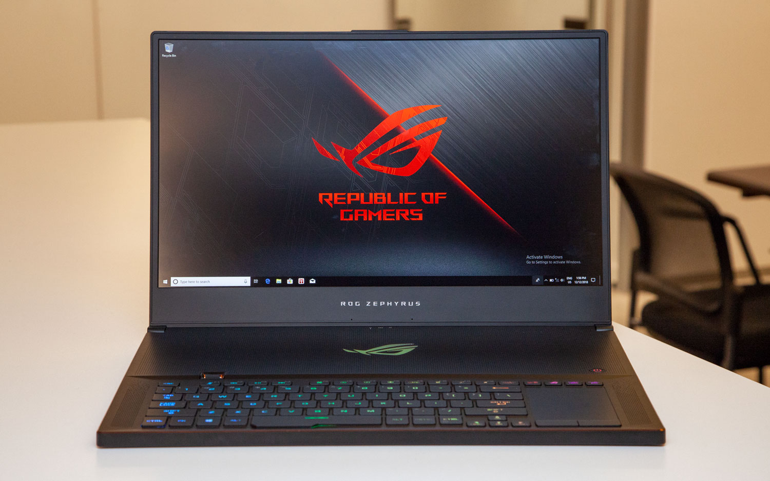 Asus ROG ZEPHYRUS S GX701GV-PS74 SLIM GAMING Core i7-9750H 512GB 16GB 17.3 inch FHD NVIDIA® GTX 2060 Windows 10