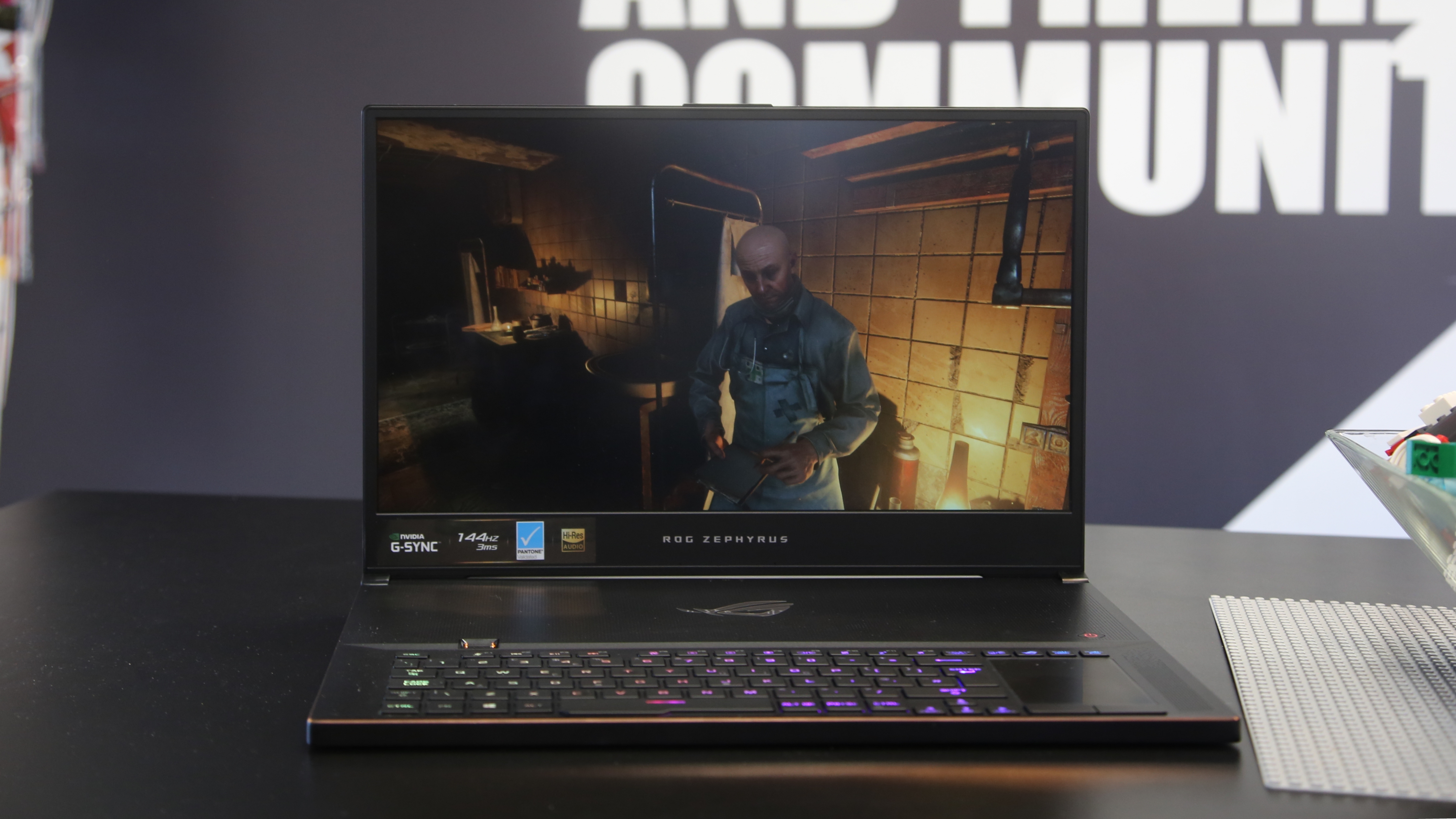 Asus ROG ZEPHYRUS S GX701GV-PS74 SLIM GAMING Core i7-9750H 512GB 16GB 17.3 inch FHD NVIDIA® GTX 2060 Windows 10