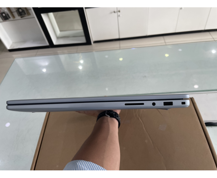 Dell Inspiron 5640 (Cũ đẹp 99%), CPU: Core 7 150U, RAM: RAM 16 GB, Ổ cứng: SSD 1TB, Độ phân giải: Full HD+, Card đồ họa: Intel Graphic, Loại màn hình: Laptop Touch, Hệ điều hành: Windows 11, Màu sắc: Ice Blue, Tình trạng: Đẹp 99% - hình số , 9 image